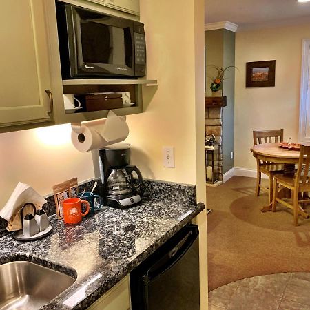 Seven Oaks Bed & Breakfast เลคเจนีวา ภายนอก รูปภาพ