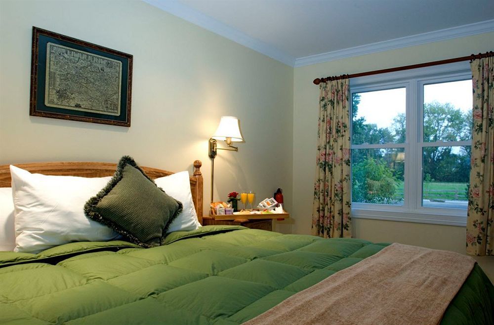 Seven Oaks Bed & Breakfast เลคเจนีวา ภายนอก รูปภาพ